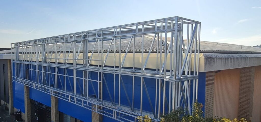 The full length of the sign structure