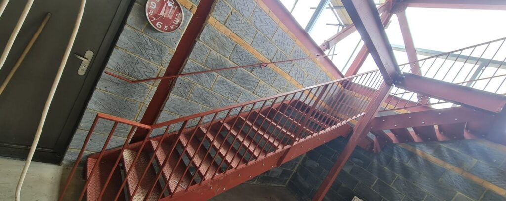 Chequer-plate treads and stringers